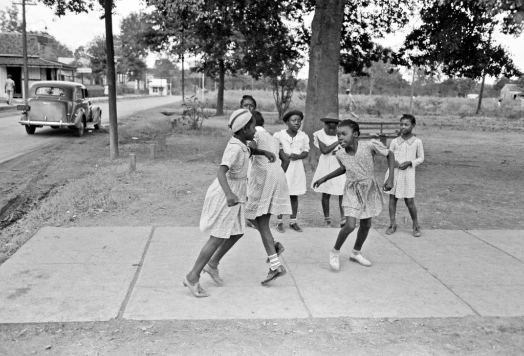 Russell Lee - "Little Negro girls playing," Lafayette, Louisiana, 1938